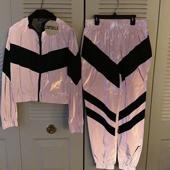 Metallic two piece jacket and pants set size (L) - Picture 2 of 4